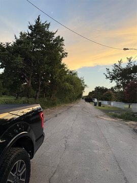 Residential Land in Dallas, TX