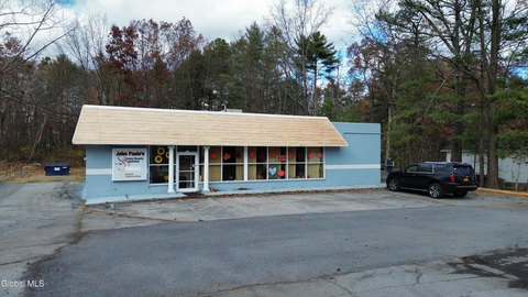 Remodeled Salon with Extensive Parking