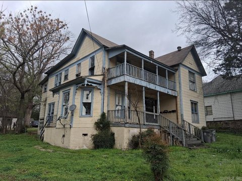 Hot Springs Four-Unit Apartment Building