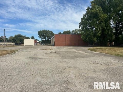 Versatile Commercial Property in Springfield