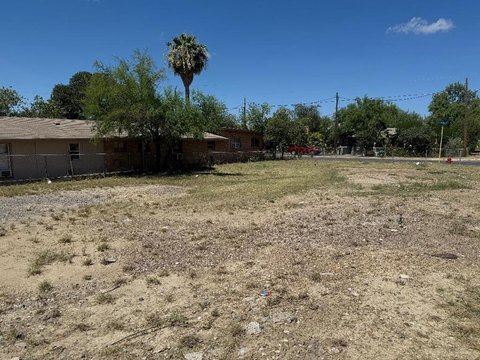 Corner Lot in Eagle Pass