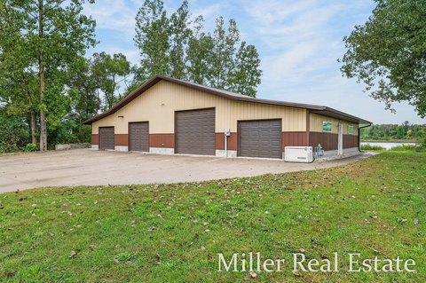 Bristol Lake Waterfront Entertainment Barn