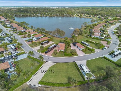 Upscale RV Lot in Fort Myers