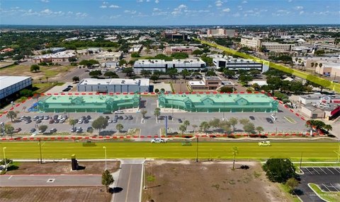 Retail Plaza Near Interstate 2