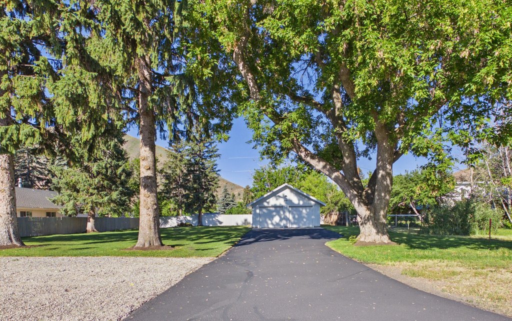 515 1st Ave, Hailey, ID 83333-8432