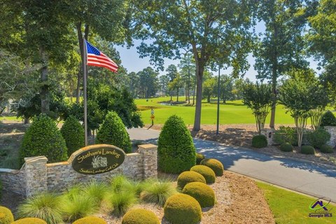 Residential Lot in Golf Community
