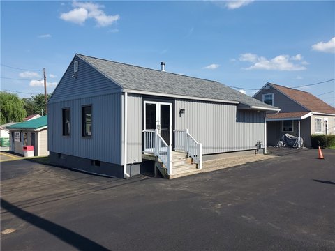 Updated Commercial Space on Park