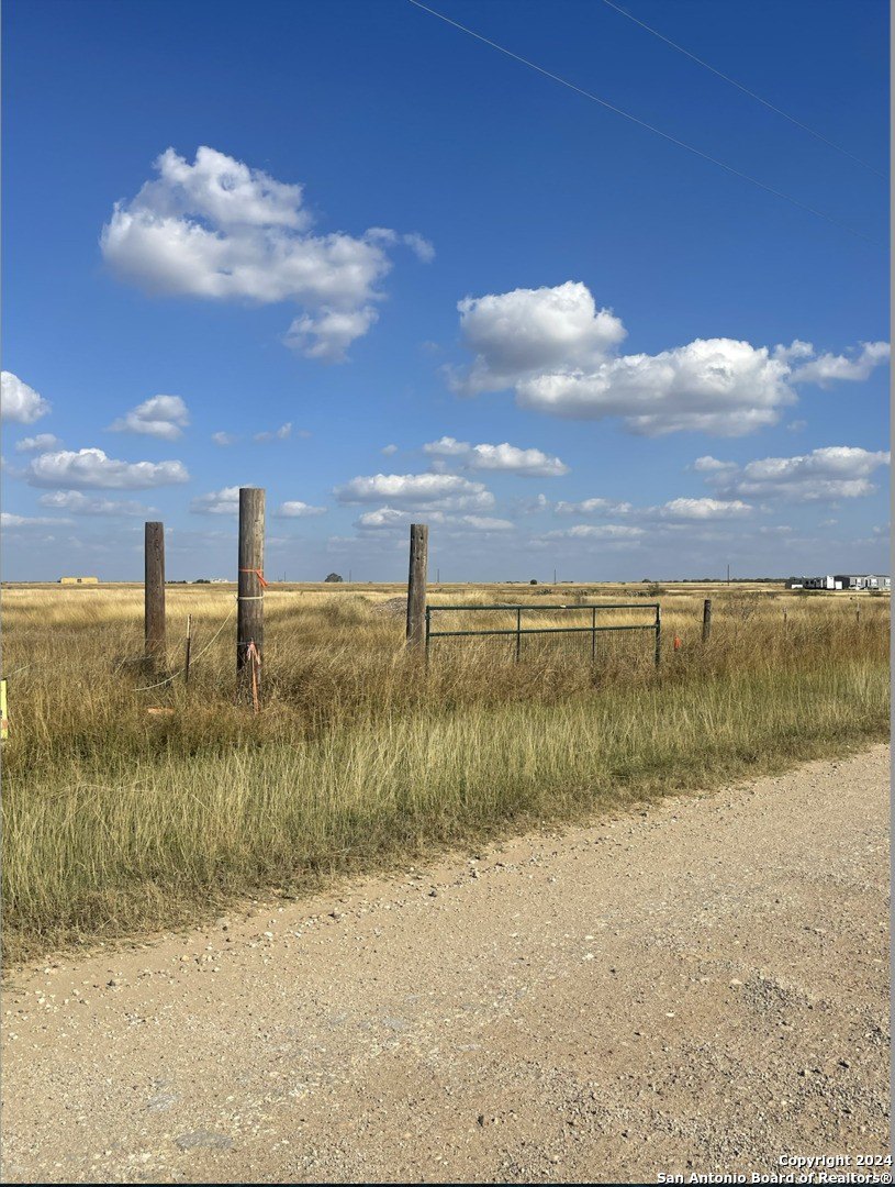 14 Acres of Land in Floresville