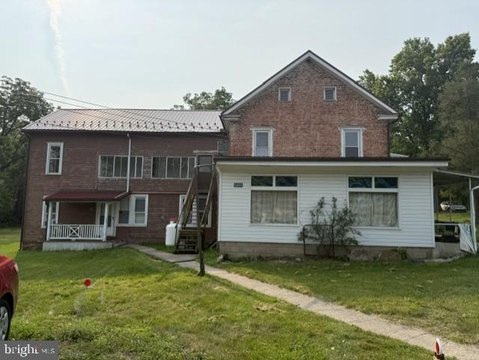 Six-Unit Apartment Building on Three Acres