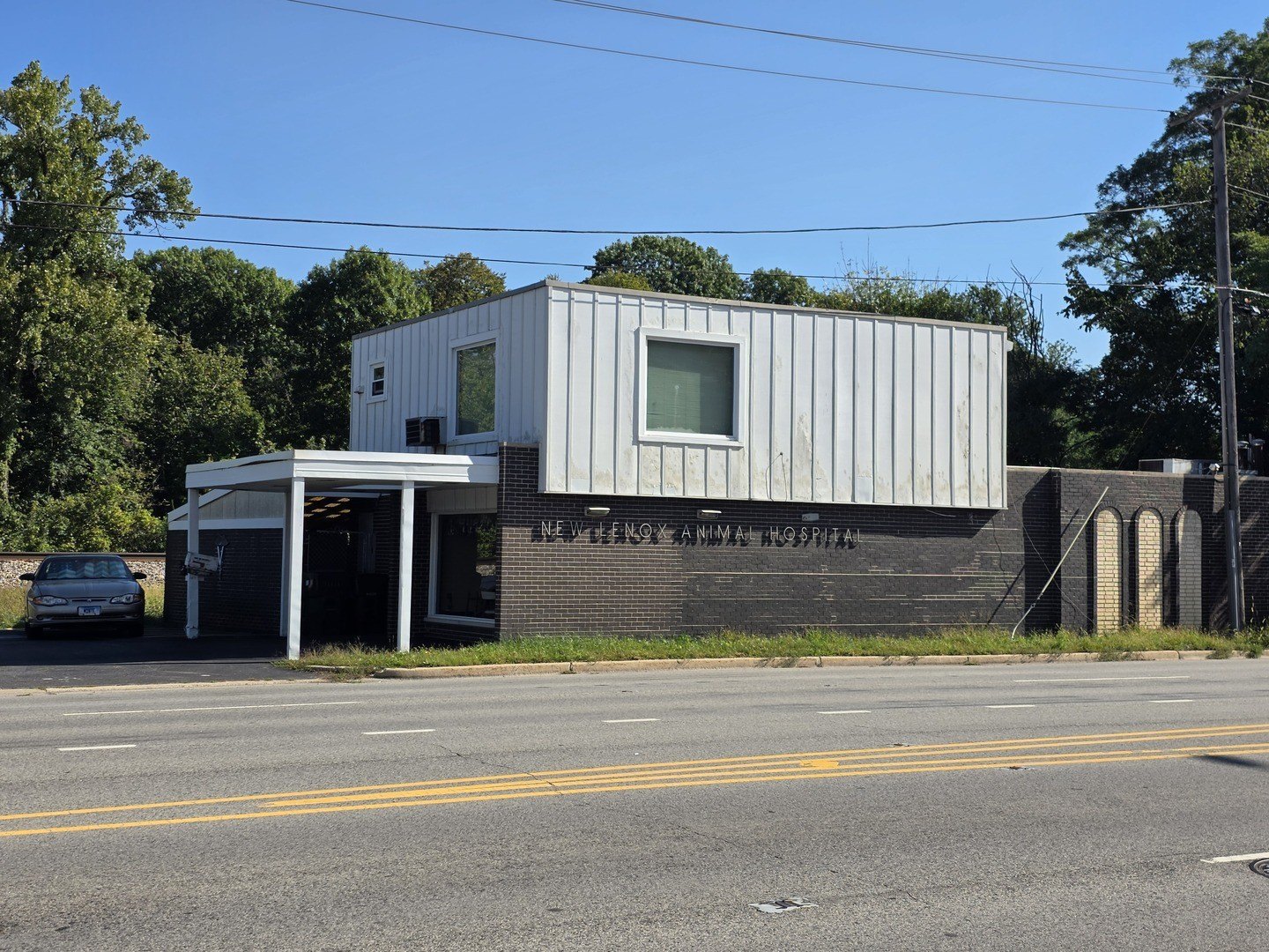 Versatile Commercial Space with Apartment