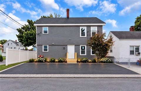Duplex with Third-Level Flex Space