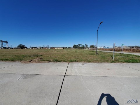 Commercial Land Near Larose Bridge