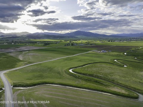 Land in Alpenglow Hills