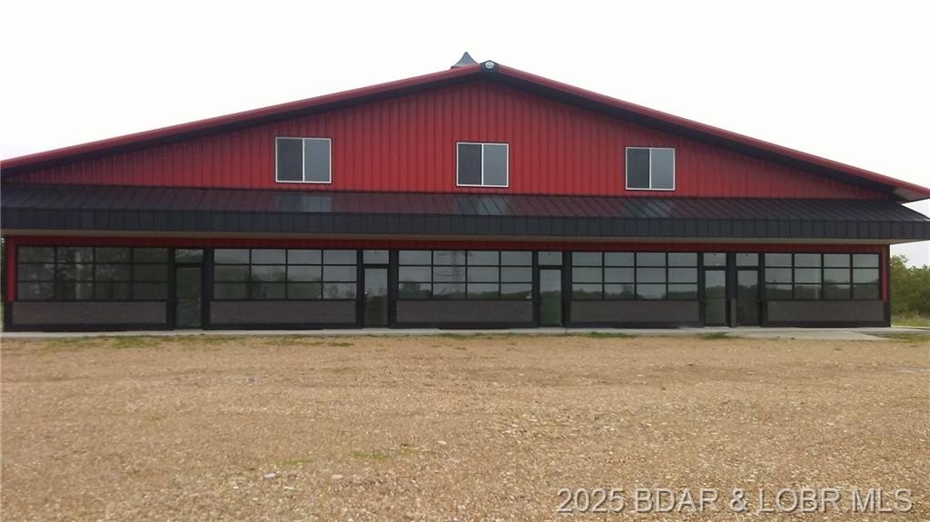 Steel Building with Drive-Through Bays