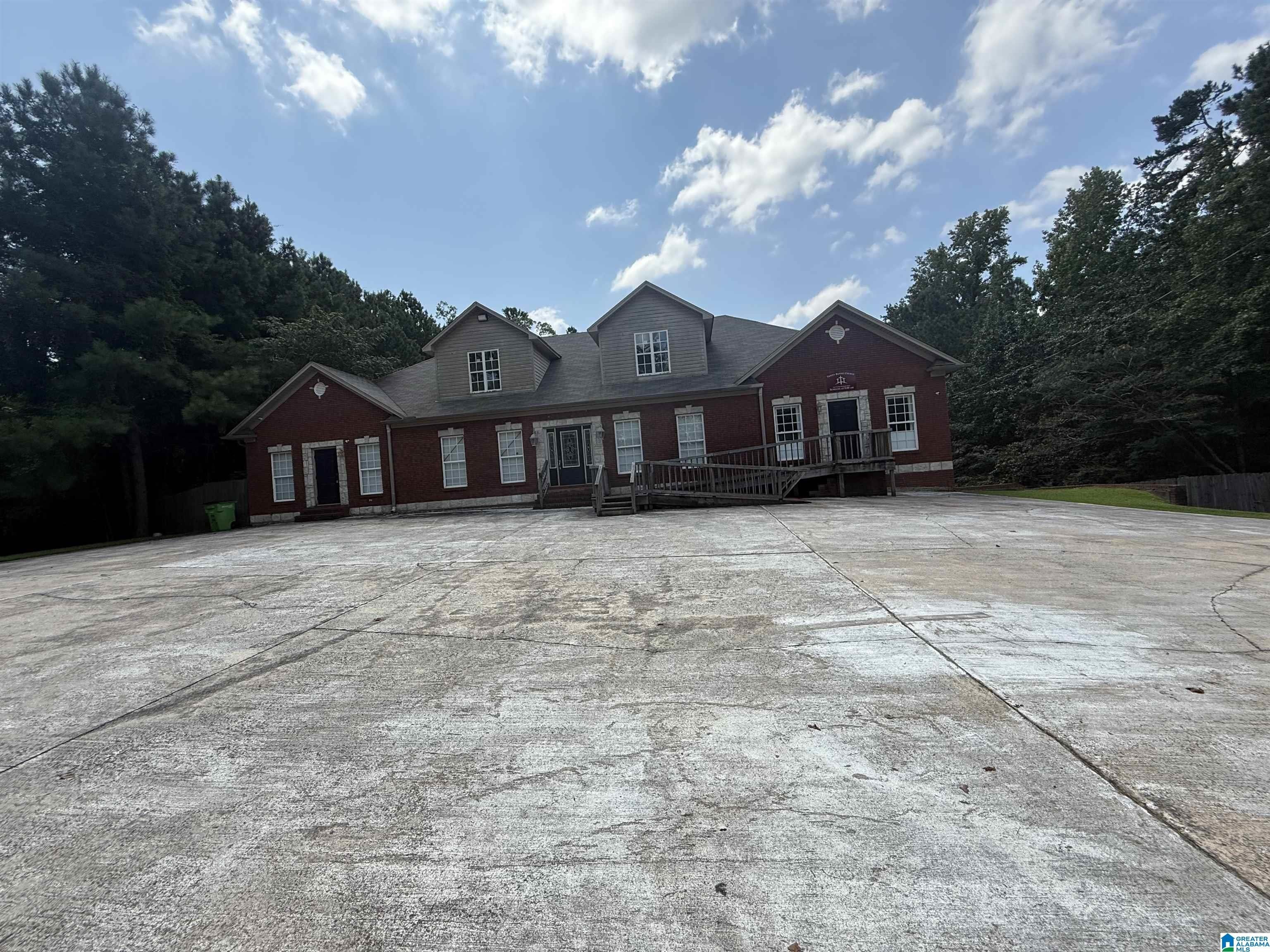 Versatile Mixed-Use Commercial Property