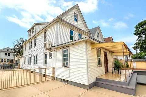 Oversized Jamaica Duplex on Large Lot
