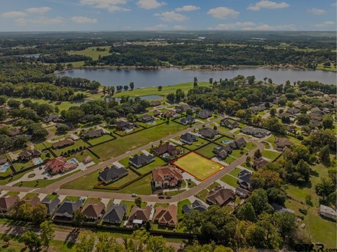 Residential Lot in Country Club