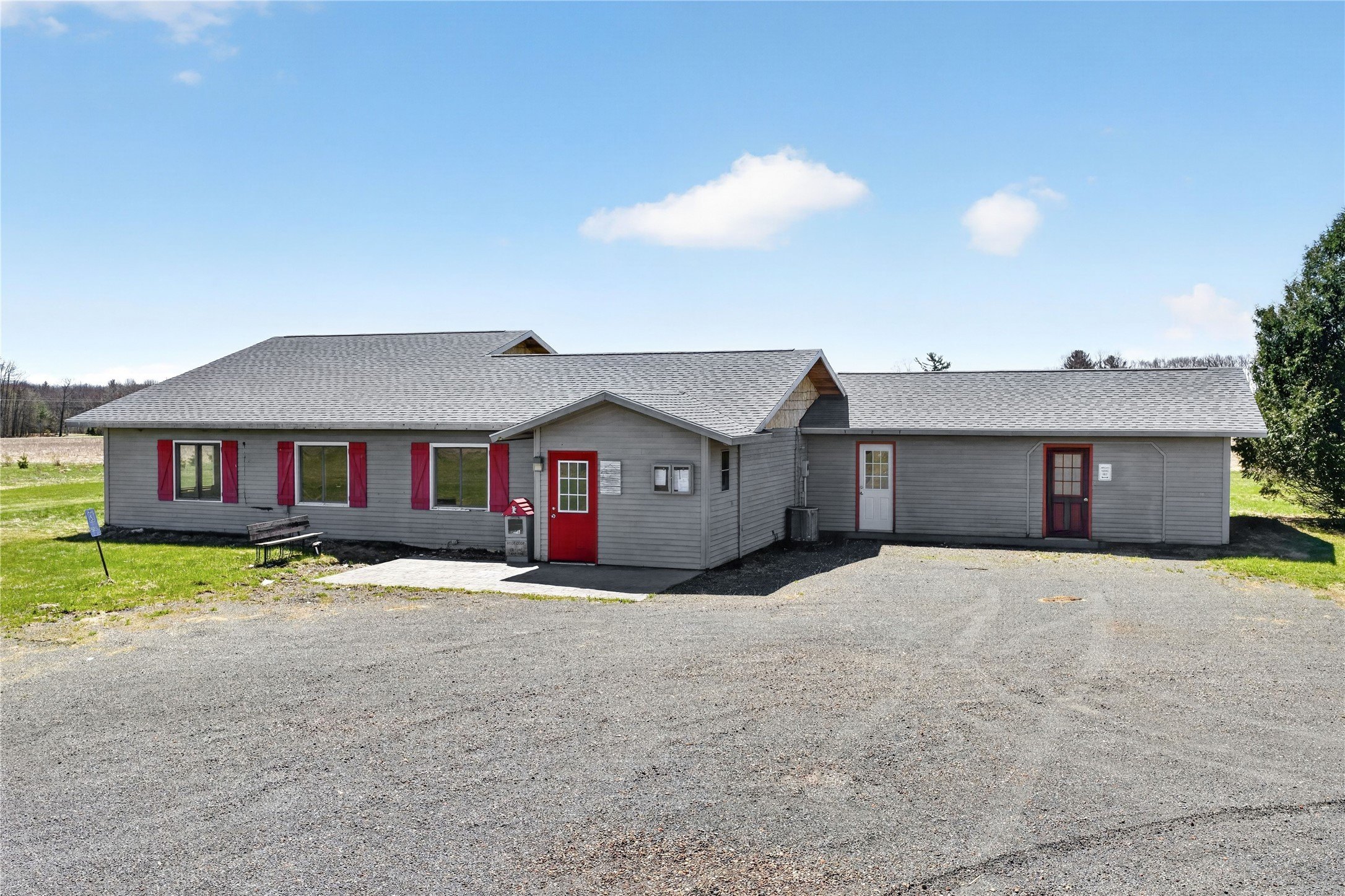 Sarona Commercial Property with Possibilities