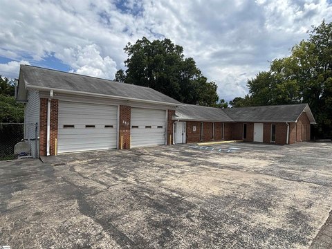 Versatile Commercial Building in Spartanburg
