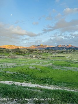 23 Acres Development Opportunity, Parachute