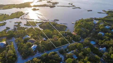 4.3 Acres in Cedar Key