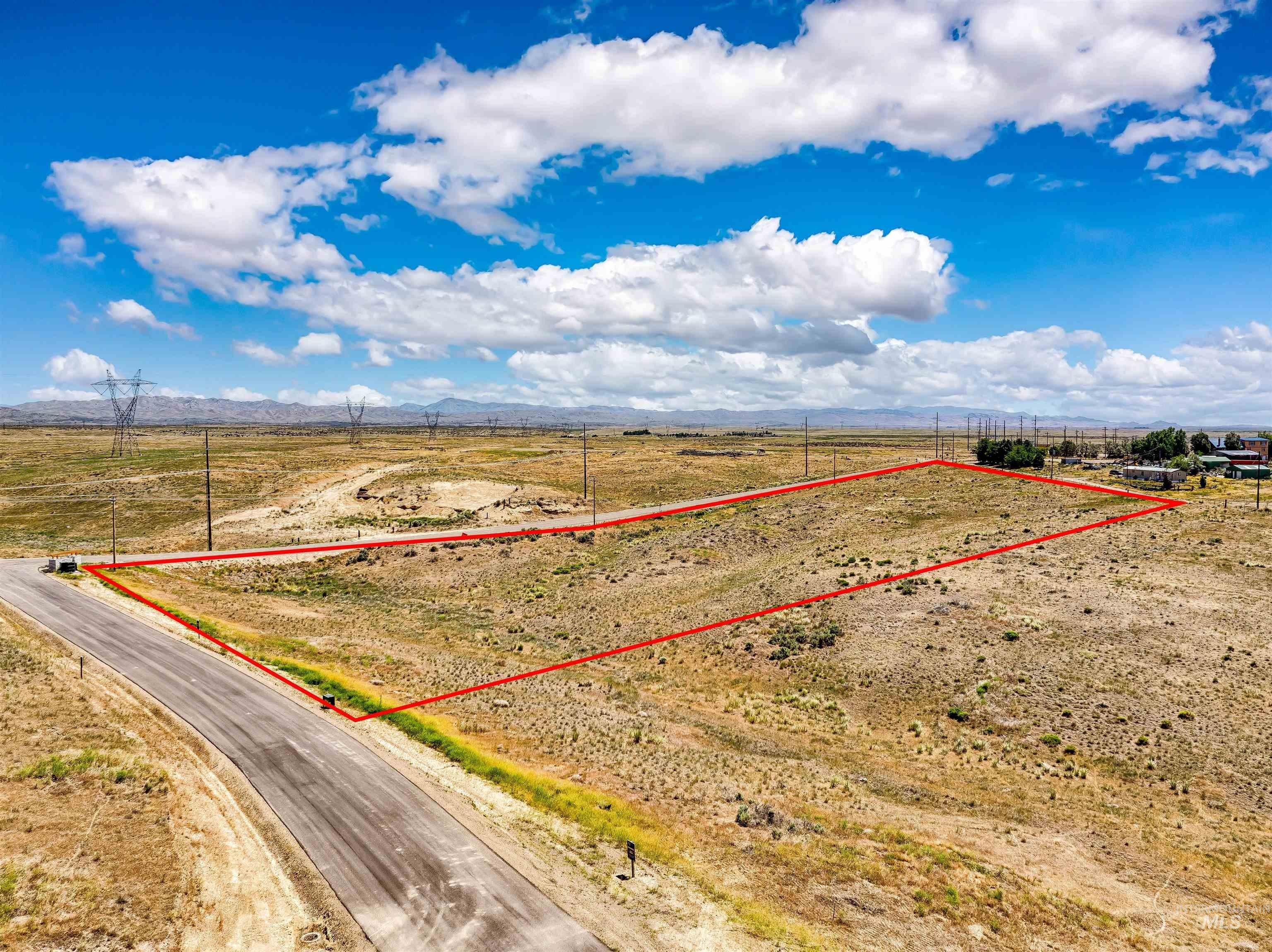 6-Acre Estate Near Planned Community