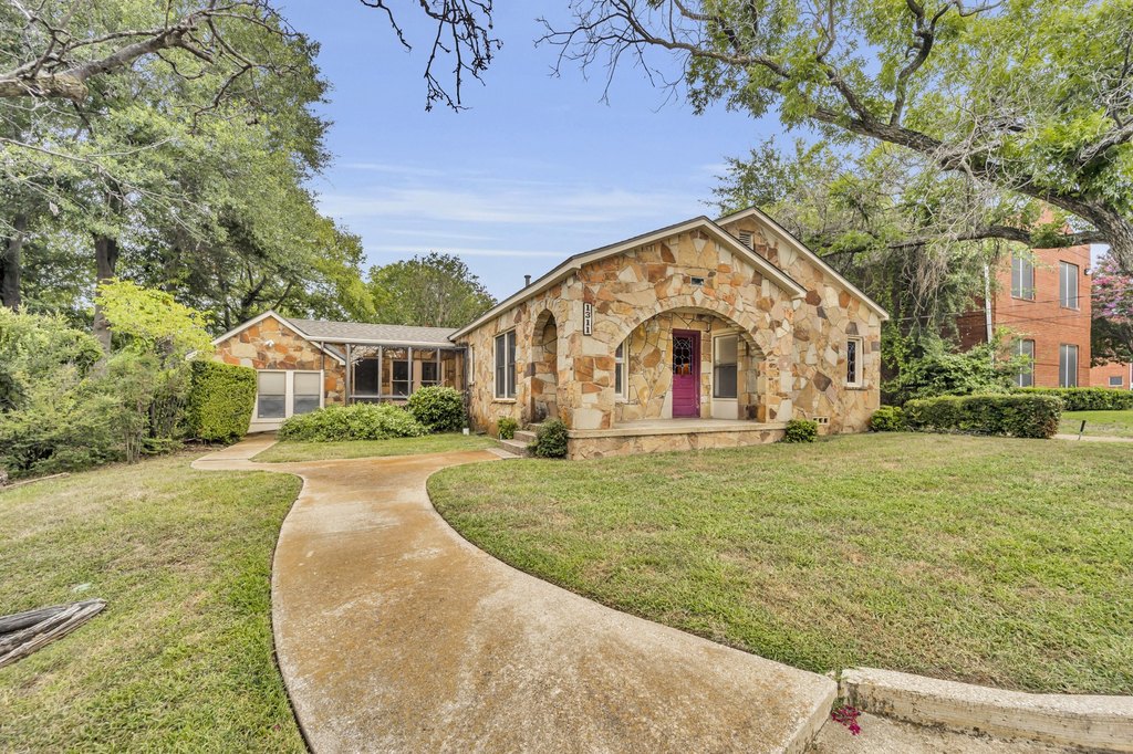 1311/1313 W Abram St, Arlington, TX 76013