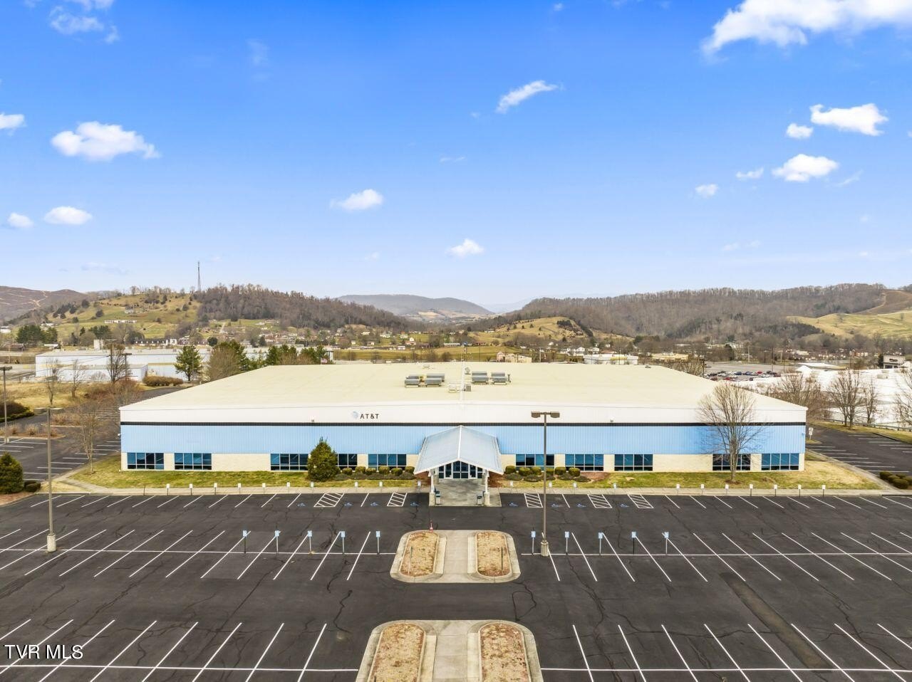 Former Call Center on 14+ Acres