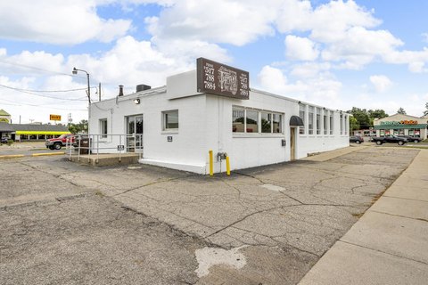 Retail Space in Jackson, MI