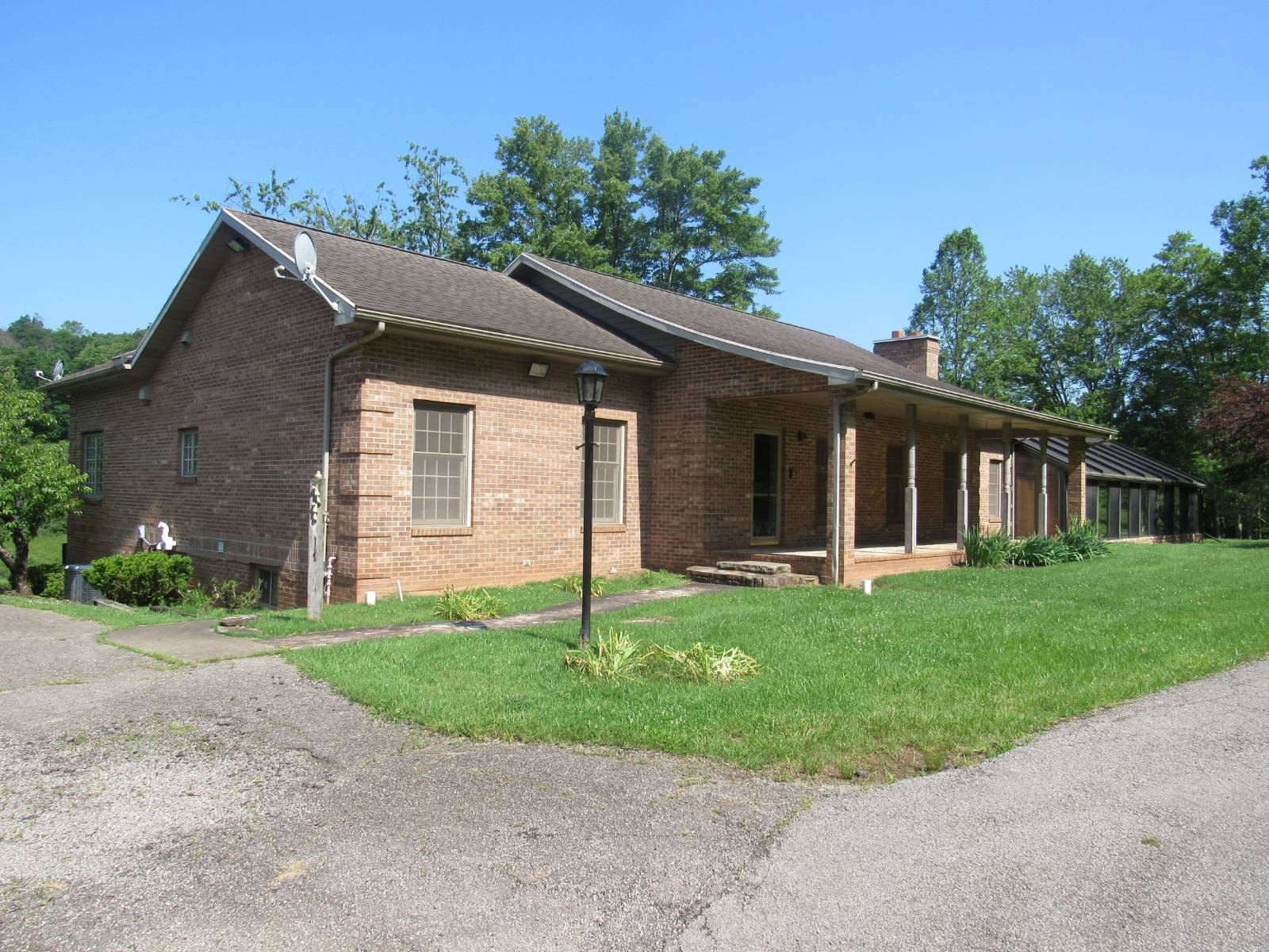 440 Acres Farm/Estate with Lake