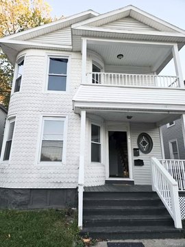Renovated Multifamily Dwelling with Income