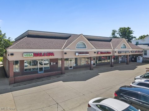 Corner Retail Plaza with 3 Fronts