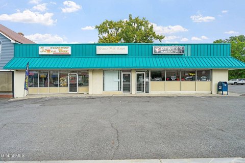 Three-Storefront Retail Plaza