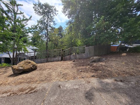 Land, Eugene, OR