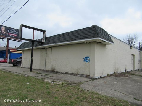 Warehouse with Rear Garage Door