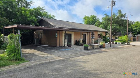Freestanding Office Building in Temple