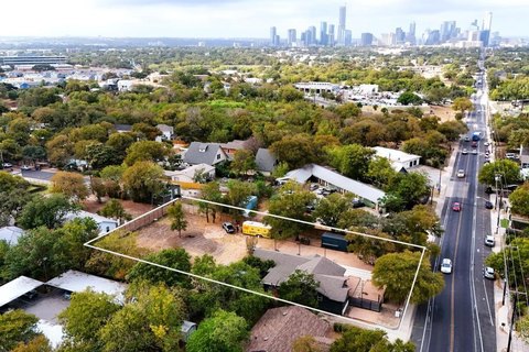 Adaptable Commercial Lot in Austin
