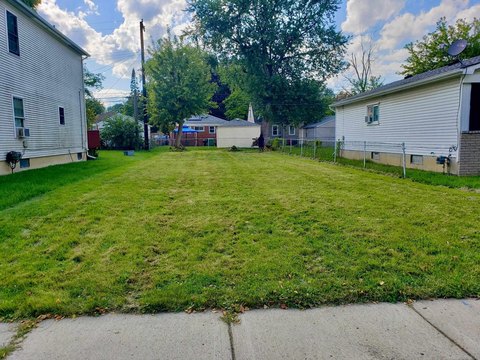 LAND - Eastpointe, MI