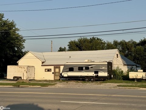 Creston Commercial Building with Warehouse