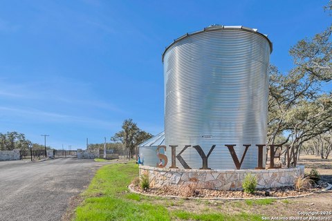 Land, Dhanis, TX