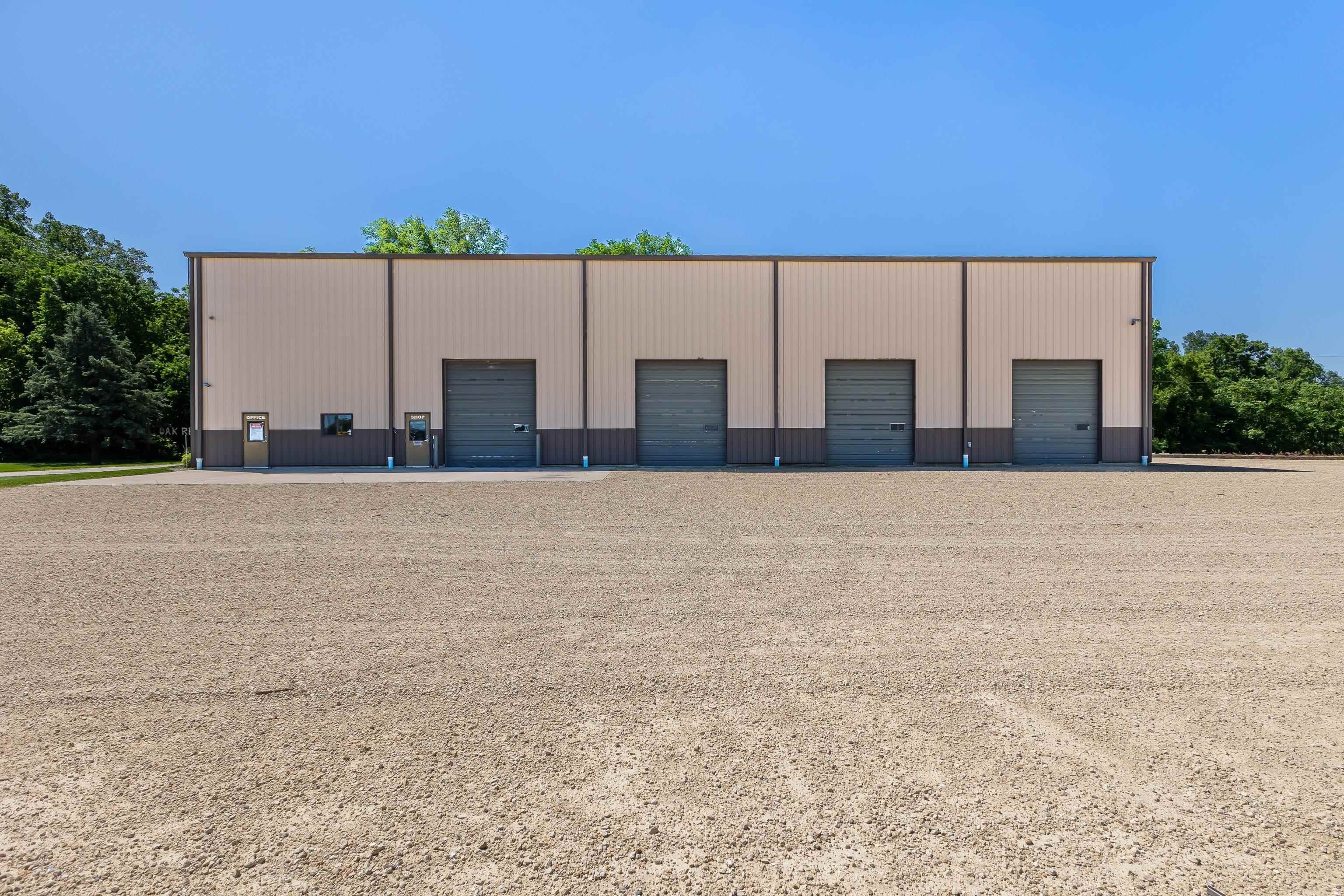 Dyersville Commercial Building For Lease