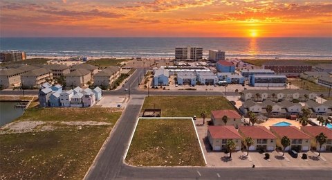 Residential Corner Lot Near Beach