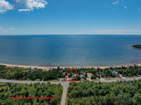 Land, Manistique, MI
