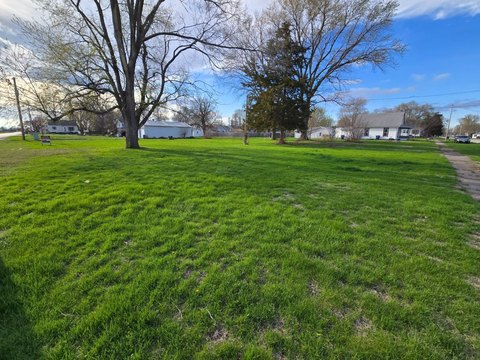 Monmouth, IL Vacant Corner Lot