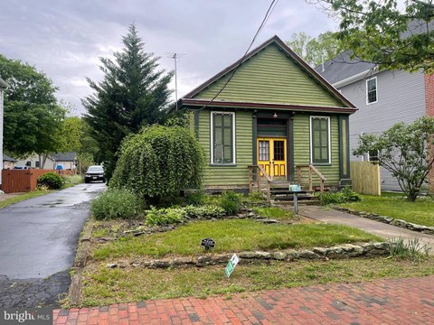 Dual-Use Historic Building in Pemberton