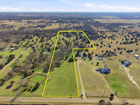 Unrestricted Land in Elmo, Texas