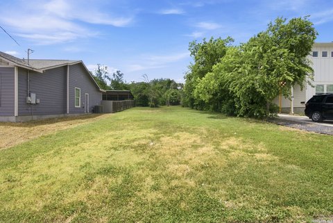 LAND - San Antonio, TX