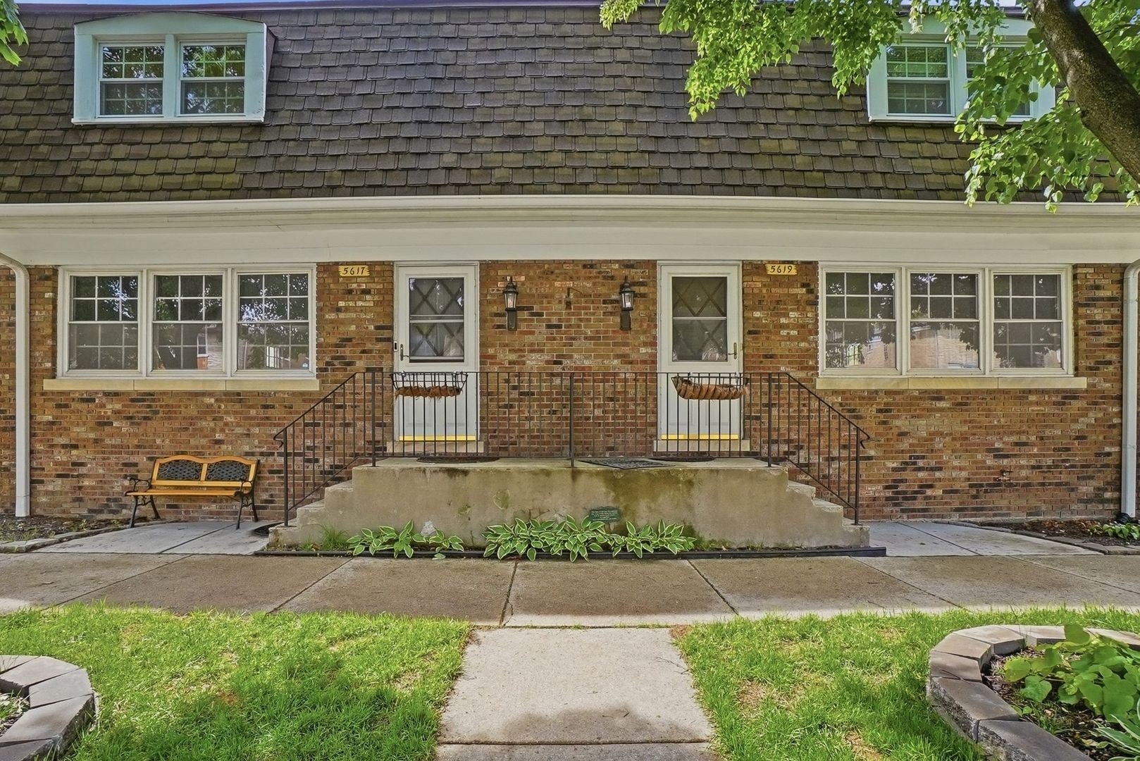 Spacious Cicero Side-by-Side Duplex