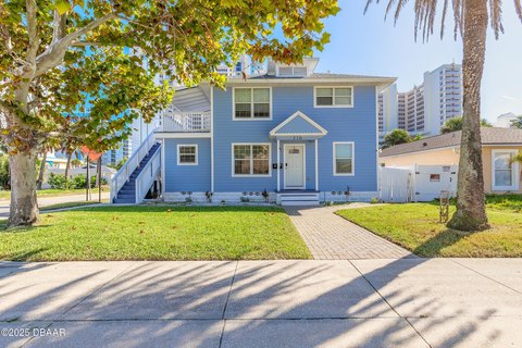 Charming Duplex Near the Ocean