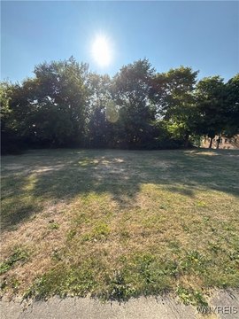 Land Near Niagara Falls